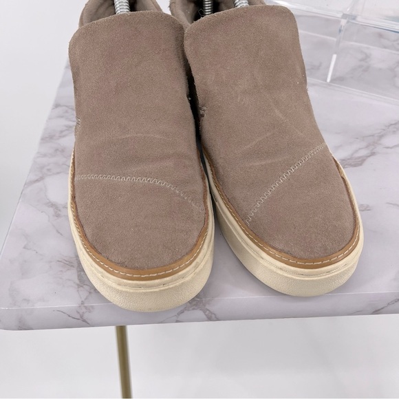 TOMS Paxton Ankle Sneaker Light Taupe Suede Size 7 Casual Comfy Slip On Cushion - Picture 10 of 10